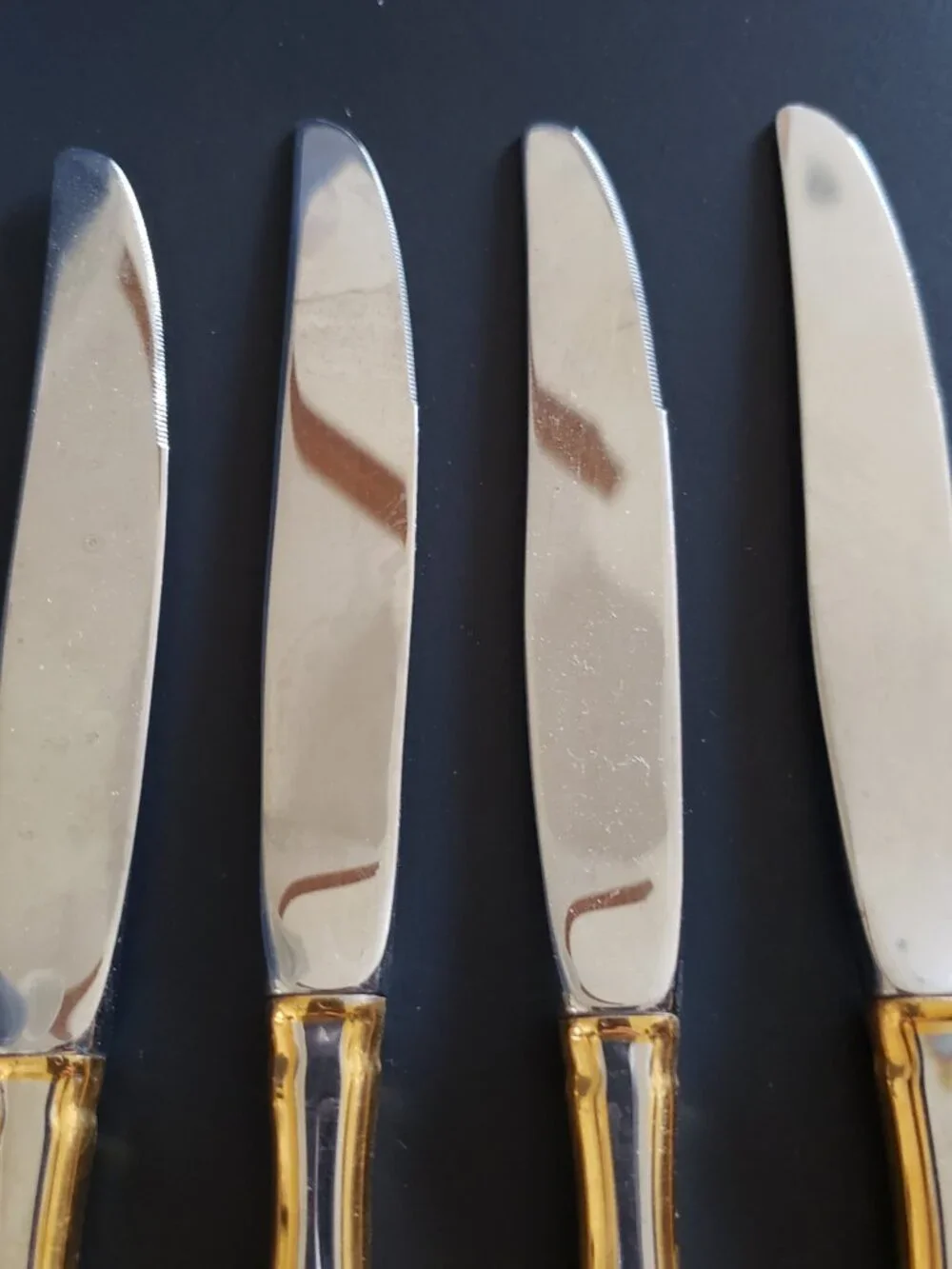 4pc Oneida GOLDEN ROYAL CHIPPENDALE Community Stainless Flatware Dinner Knife 9